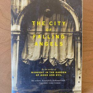 Used Paperback Book "The City of Falling Angels" by John Berendt